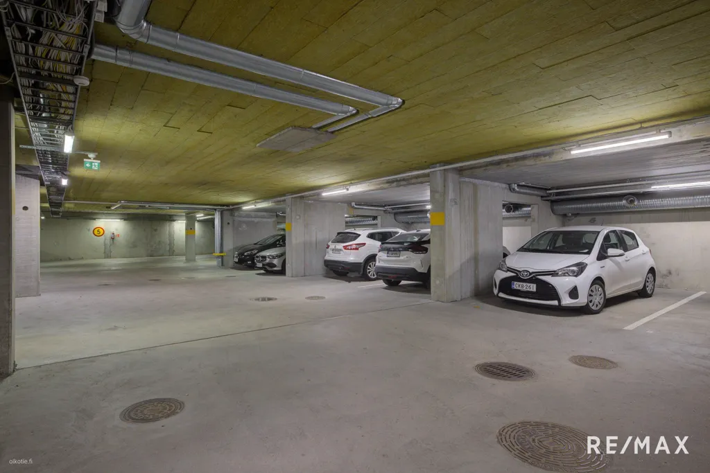Garaaž - 3/5-Bedroom Apartment with Sauna in Espoo