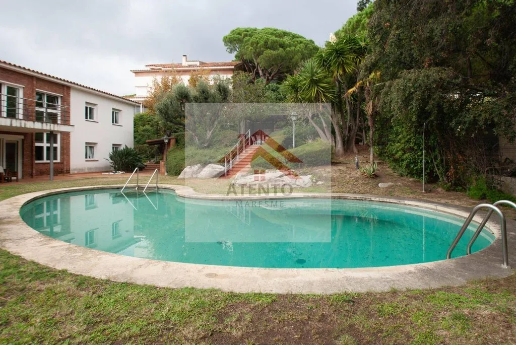 Piscina - Detached House with Sea View in Premià de Dalt
