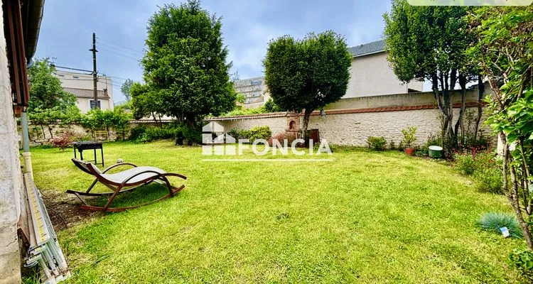 Aed - Buildable Plot with Outbuilding in Champigny-sur-Marne