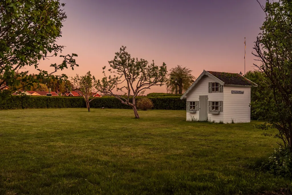 Aed - Classical Manor-Style Villa with Open Views near Uppsala