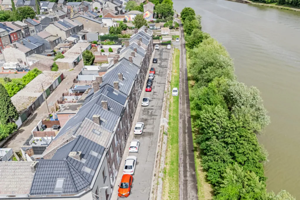 Vista aerea - House with Waterfront Quay in Engis