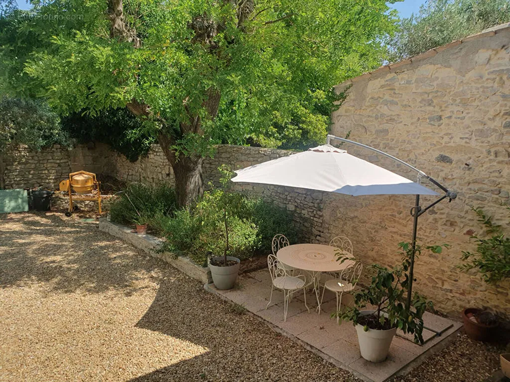 Jardin - Maison de Village en Pierre avec Cour à Calvisson