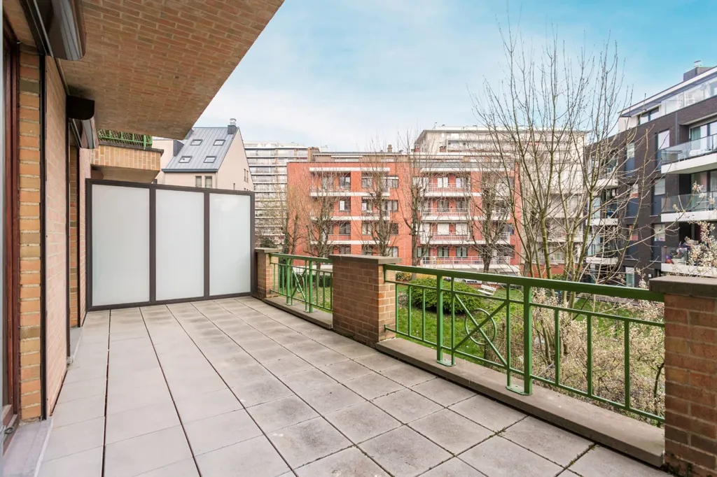 Balcon - Appartement avec Balcons dans le Calme à Ganshoren