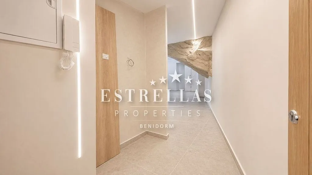 Esik - Modern Studio with Terrace in Benidorm Centre