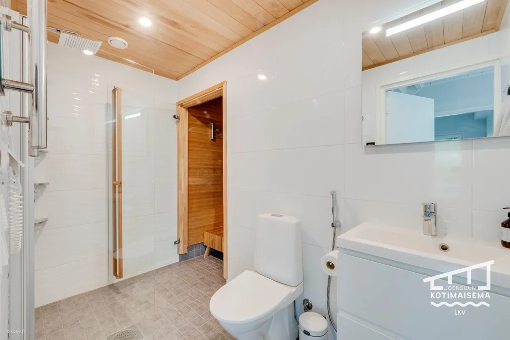 Salles de bain - Two-Storey Apartment with Sauna in Joensuu
