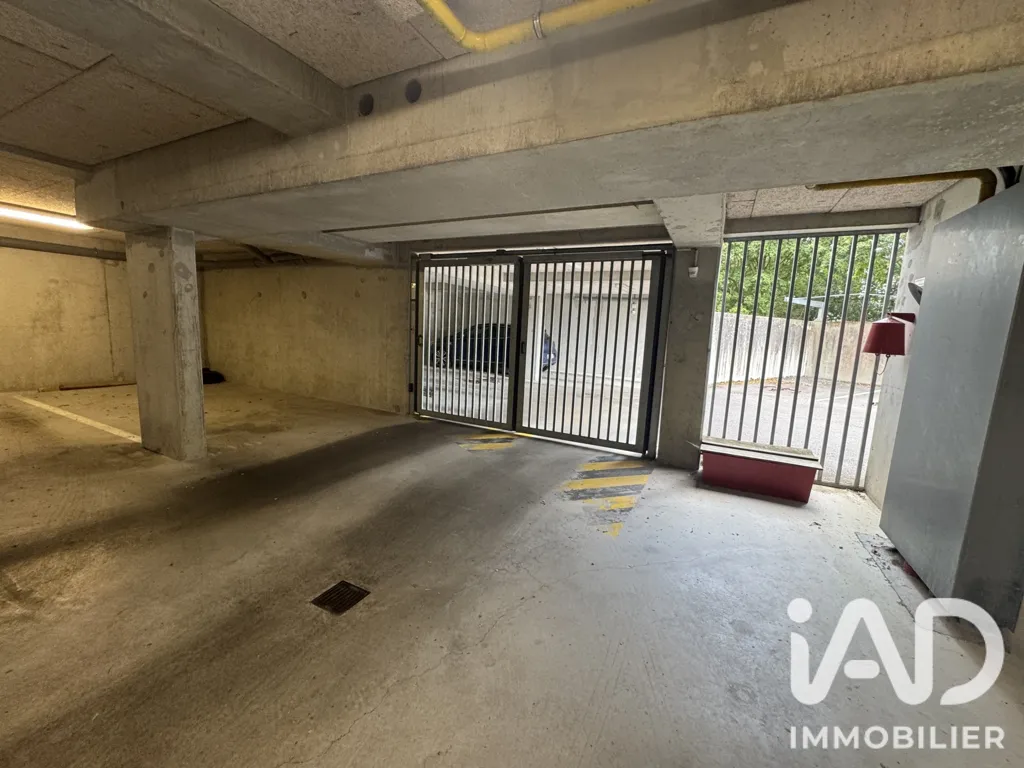 Garaaž - Secure Parking Space in Orvault