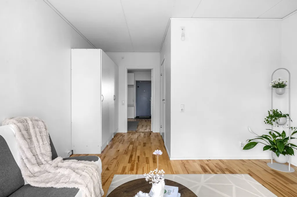 Elutuba - 1st Floor Flat with Balcony in Fruängen