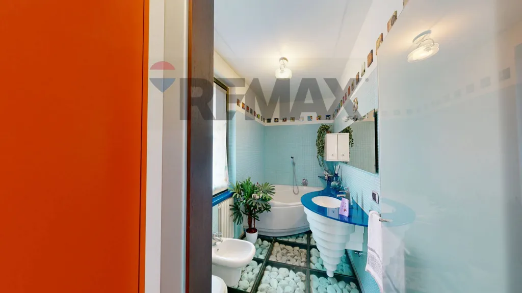 Salles de bain - Charm Duplex with Veranda in Lentate Sul Seveso