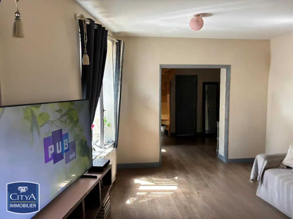 Soggiorno - Spacious 4-Piece Flat in Sedan