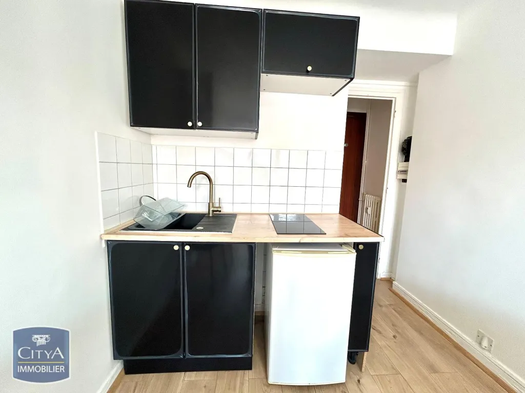 Cuisine - Studio Meublé avec Balcon à Saint-Étienne