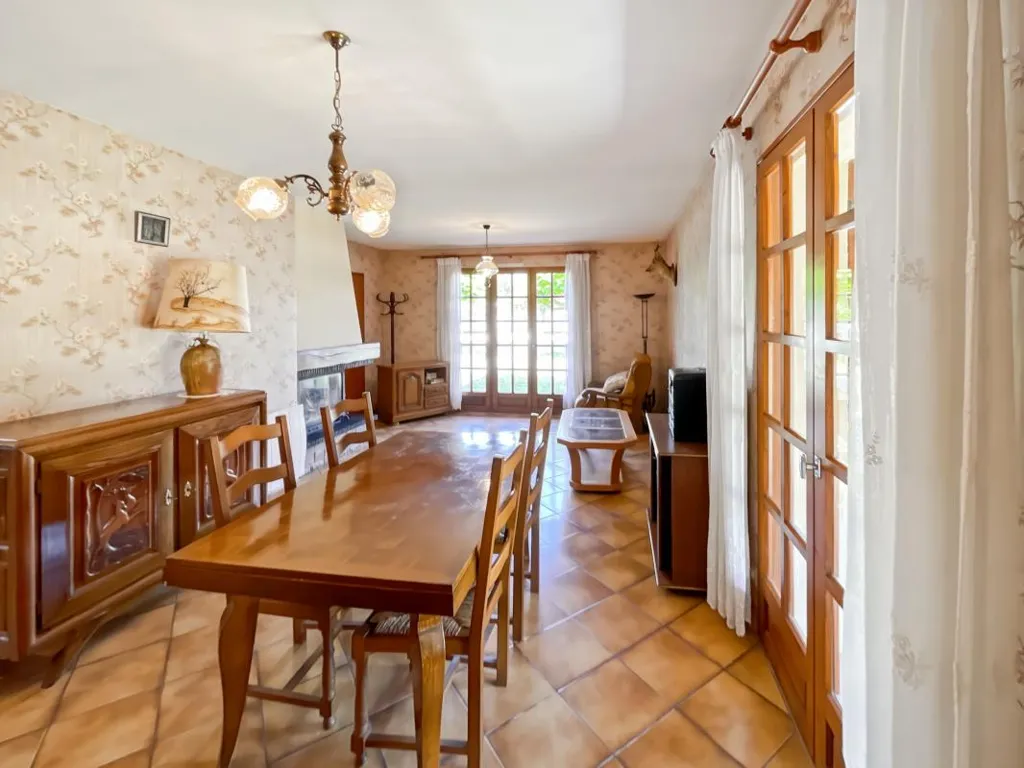 Salle à manger - Maison en Lisière de Forêt avec Garage à Garein
