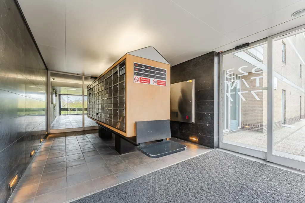 Entrée - Bright Two-Bedroom Flat with Panoramic View in Haarlem