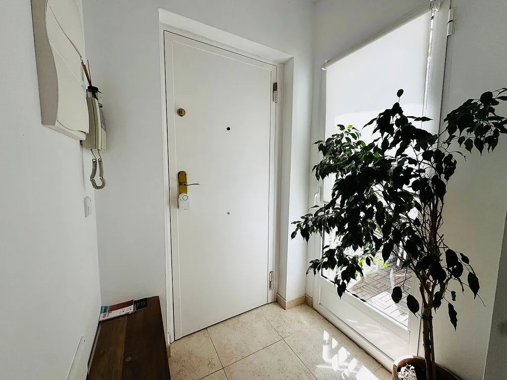 Esik - Modern Flat with Balcony in Valencia Centre