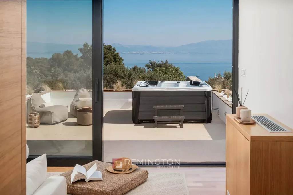 Terrazza - Luxury Villa with Heated Pool and Sea View on Šolta