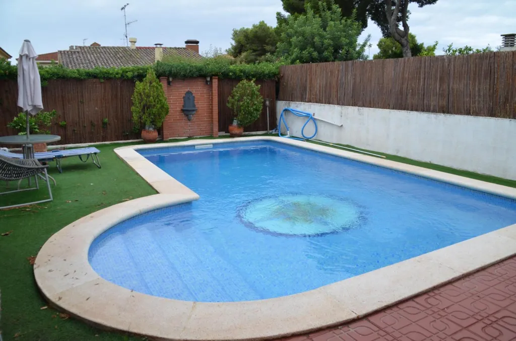 Bassein - Corner Townhouse with Pool in Segur de Calafell
