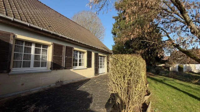 Exterior - Pavilion with Garden near Nogent-sur-Oise