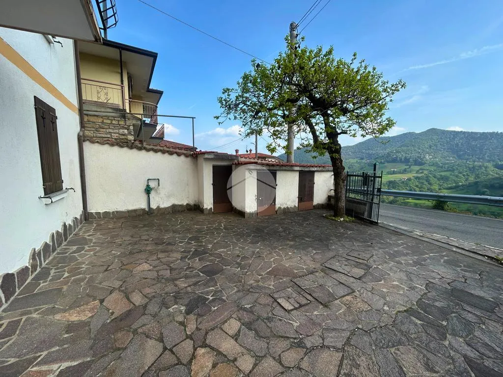 Terrace - Independent House with Panoramic View in Vigolo