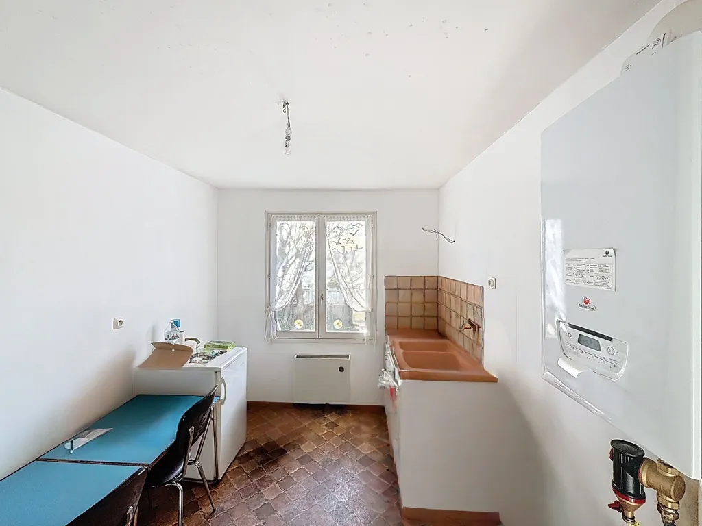 Köök - Semi-Subterranean House with Garden in La Rochefoucauld