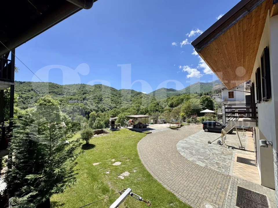 Terrace - Rustic House with Garden in Giaveno