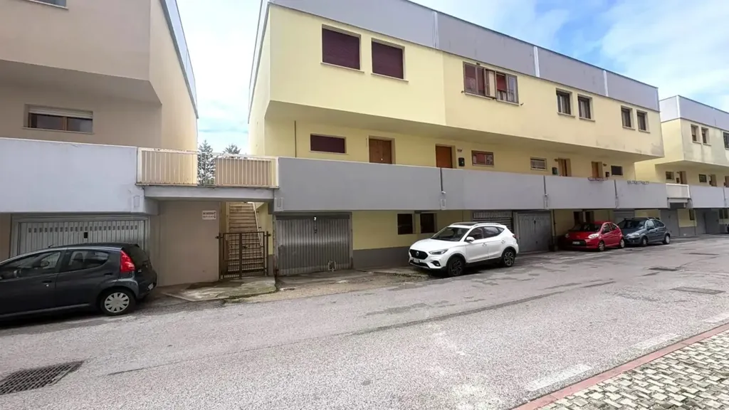 Välivaade - Rear-Attached Villa with Balcony in L'Aquila