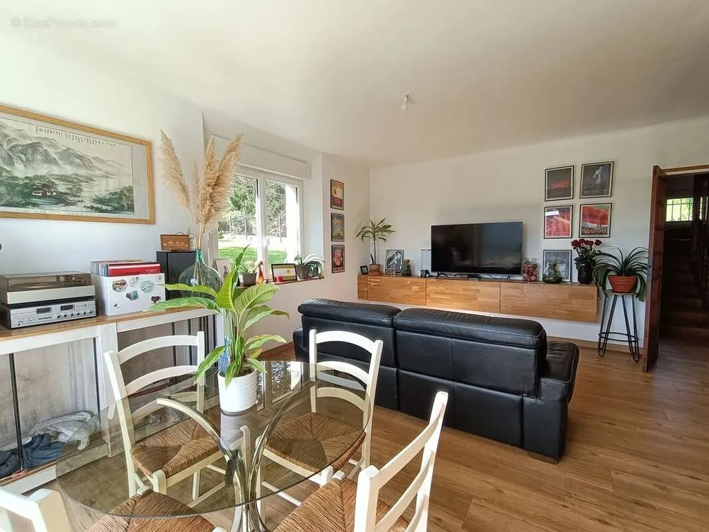 Séjour - Maison 5 pièces à Pleudihen-Sur-Rance
