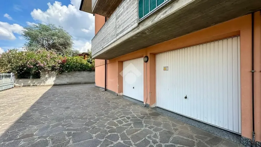 Extérieur - Triplex with Balcony in Capralba