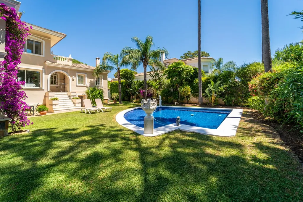 Piscine - Mediterranean Villa with Sea View in Estepona