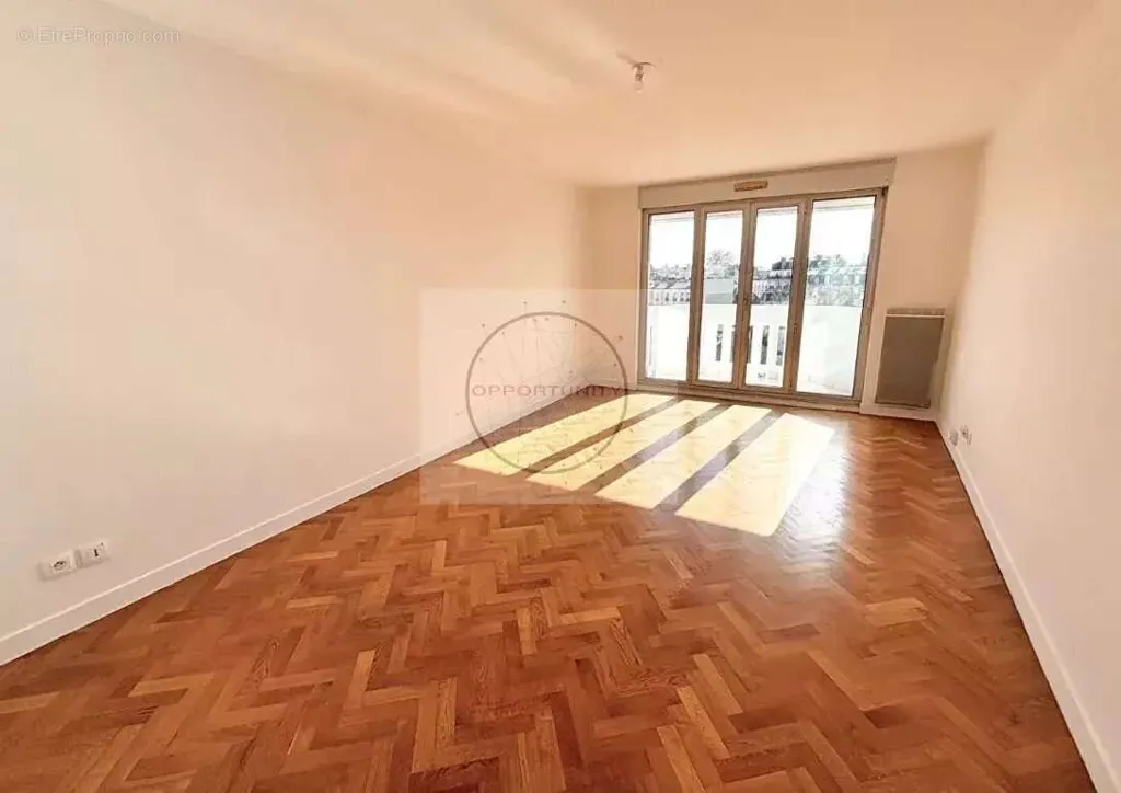 Pièces - Appartement de luxe avec balcon à Saint-Mandé