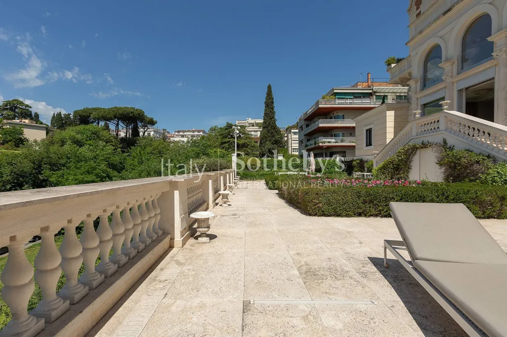 Terrass - Residence with Panoramic Terraces in Parioli