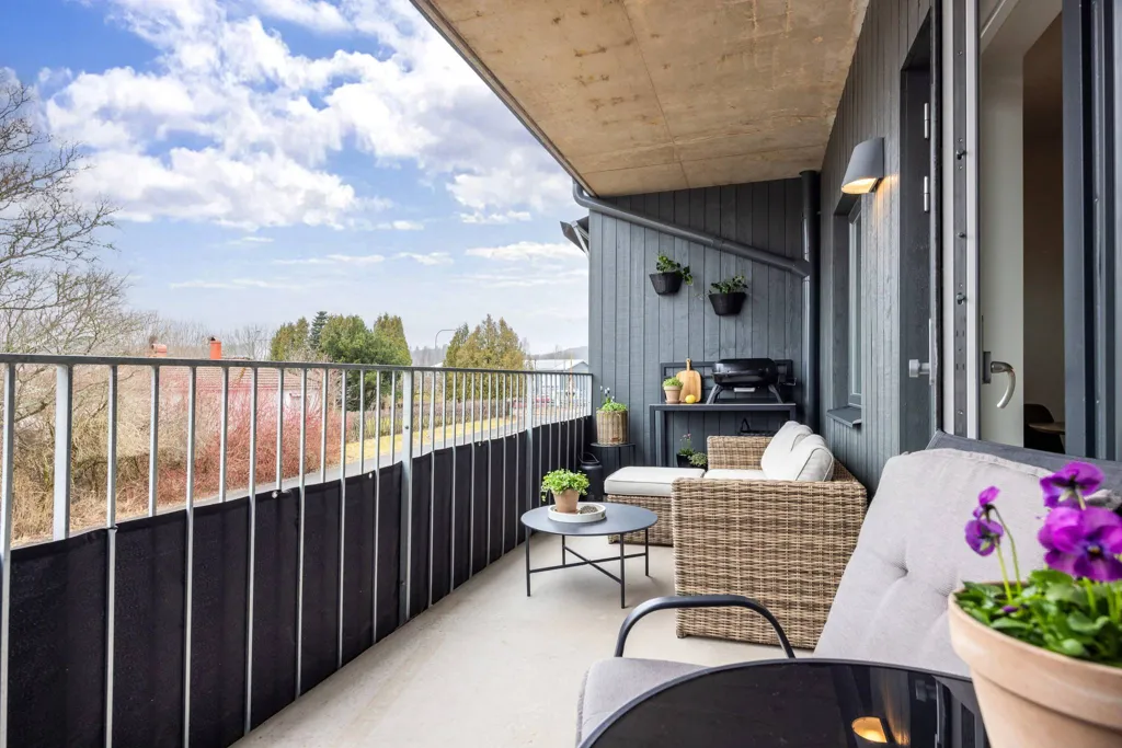 Rõdu - Penthouse Flat with South-West Balcony in Gavelläge