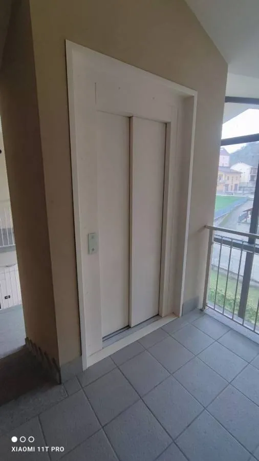 Entrée - Modern Mansard Apartment with Terrace in Neive