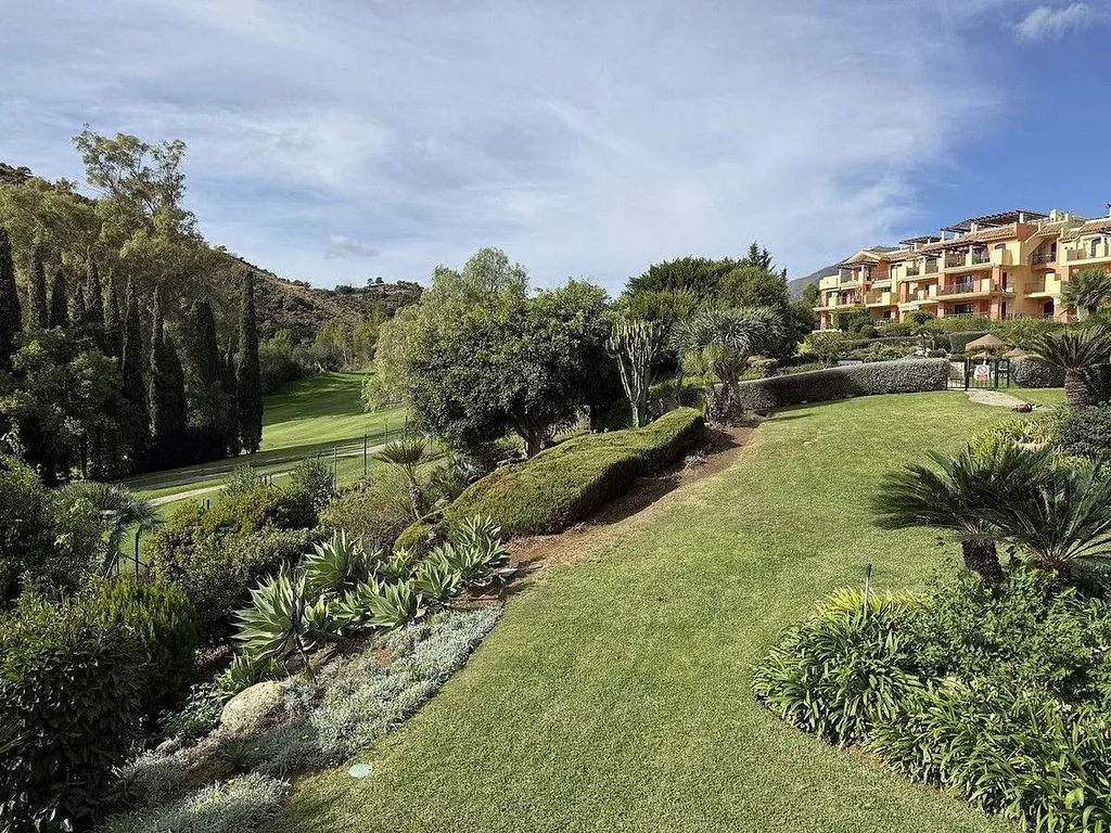 Aed - Duplex with Golf View in Benahavís