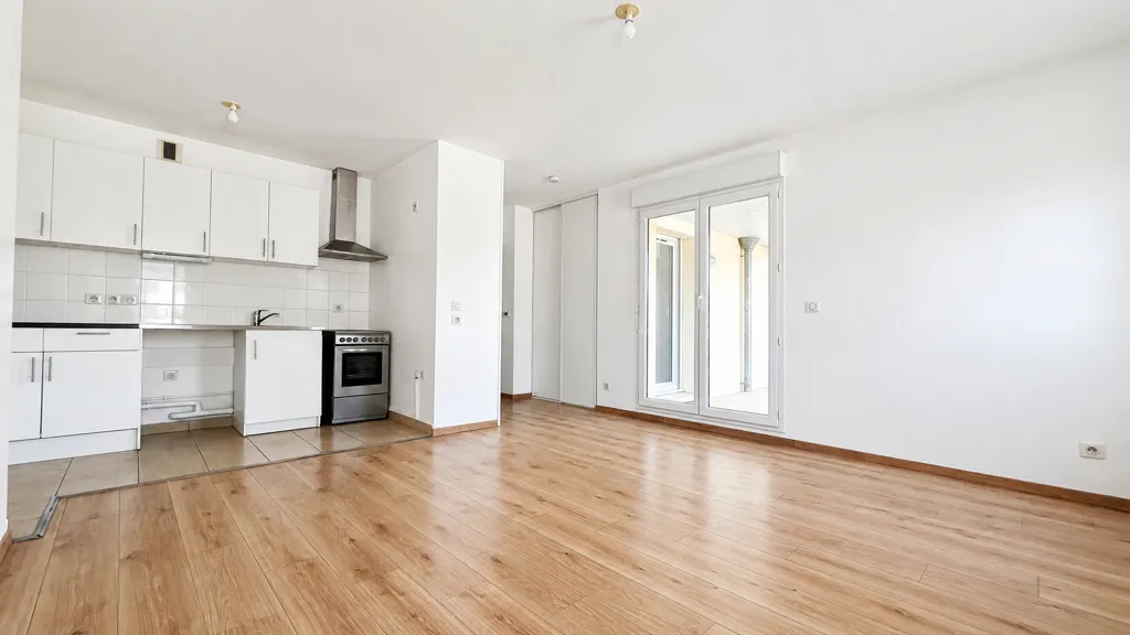 Soggiorno - Bright 2-Bedroom Apartment with Balcony in Chartres