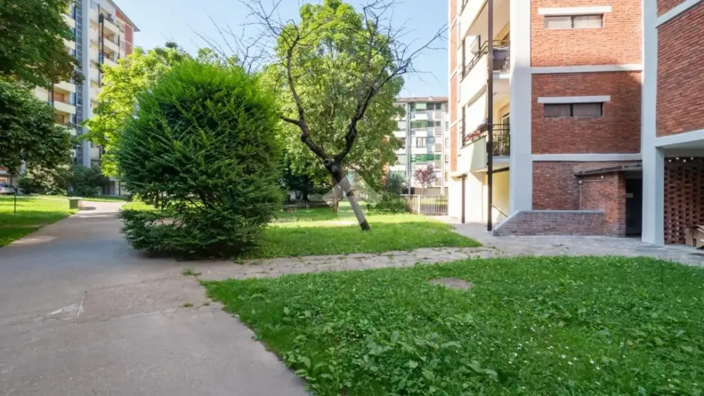 Jardin - Apartment with Balcony in Niguarda, Milan