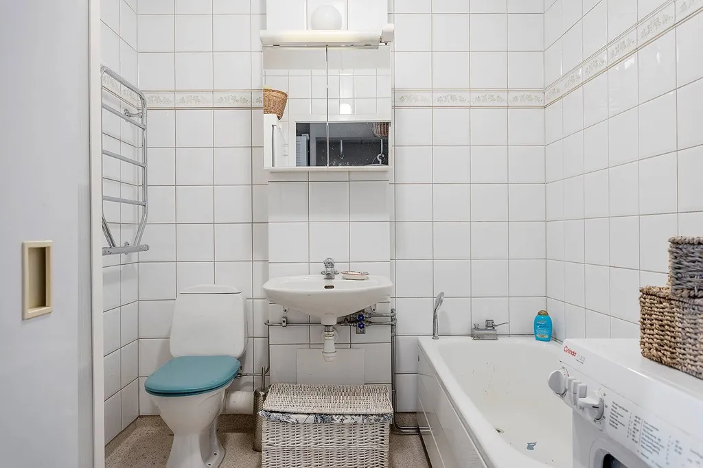Vannitoad - Apartment with South-Facing Balcony in Västra Orminge
