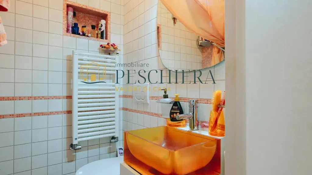 Salles de bain - Rustic Terraced House with Lake View in Peschiera del Garda