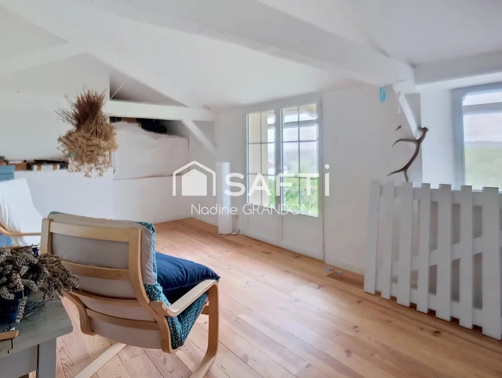 Pièces - Maison Rénovée avec Jardin aux Portes d'Aubeterre