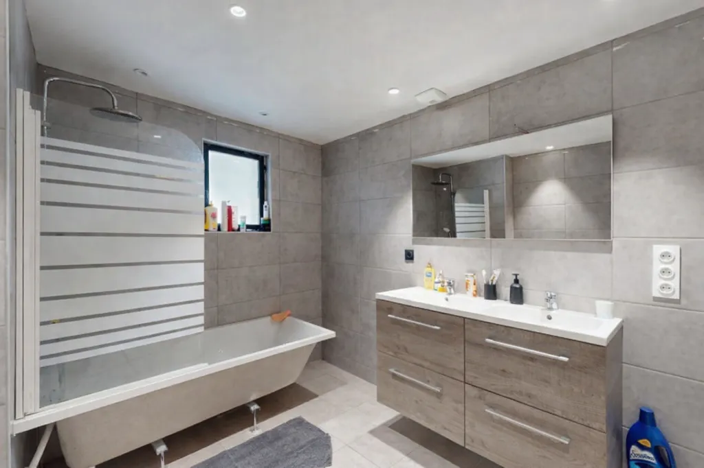 Maison au Calme avec Garage et Terrain à Champier