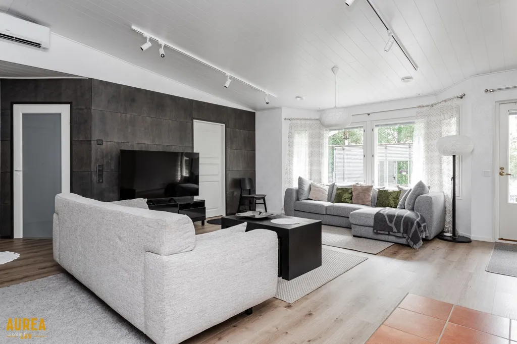 Soggiorno - Modernised Detached House with Garden in Ii