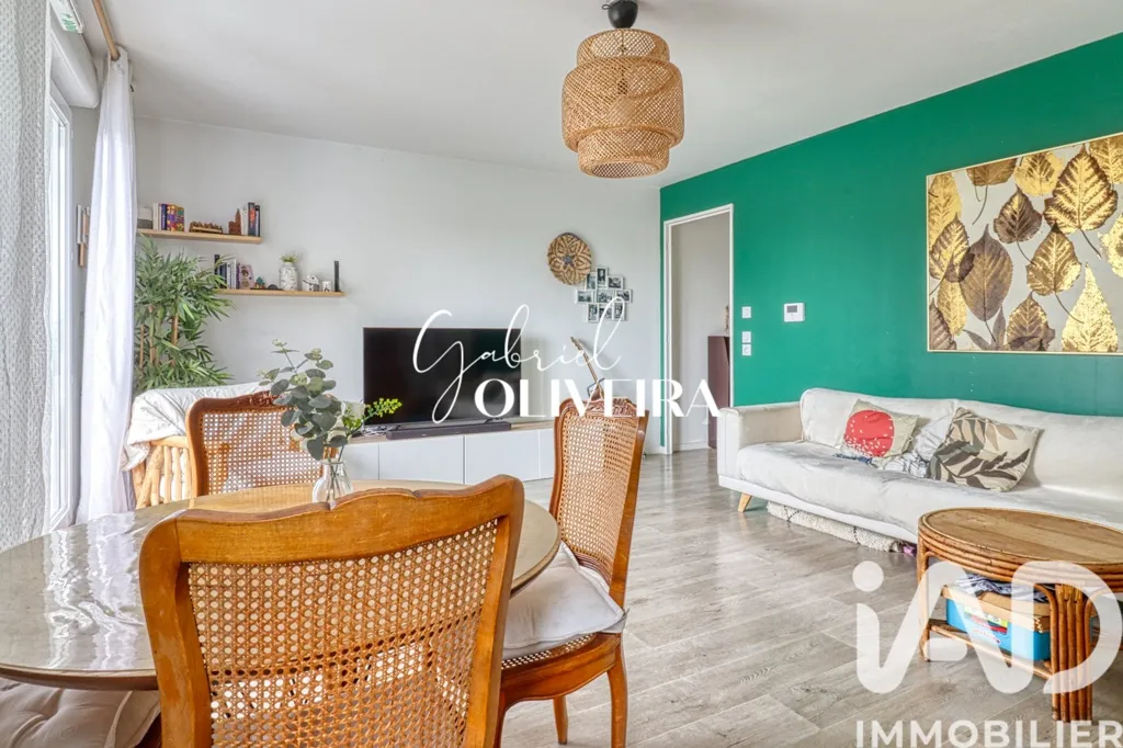 Living Room - Duplex with Balcony in Montmagny