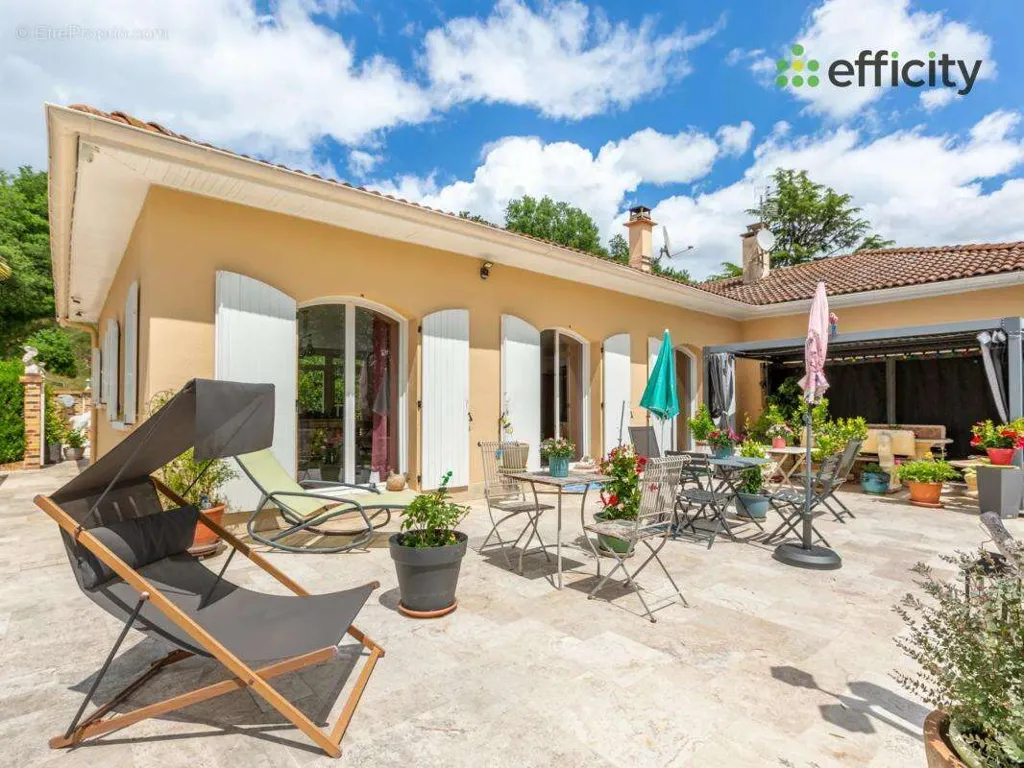 Terrace - Character House with Pool in Saint-Priest