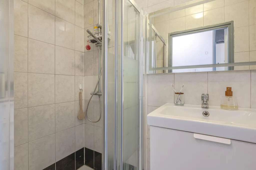 Bagni - 3-Bedroom Apartment with Loggia in Rotterdam