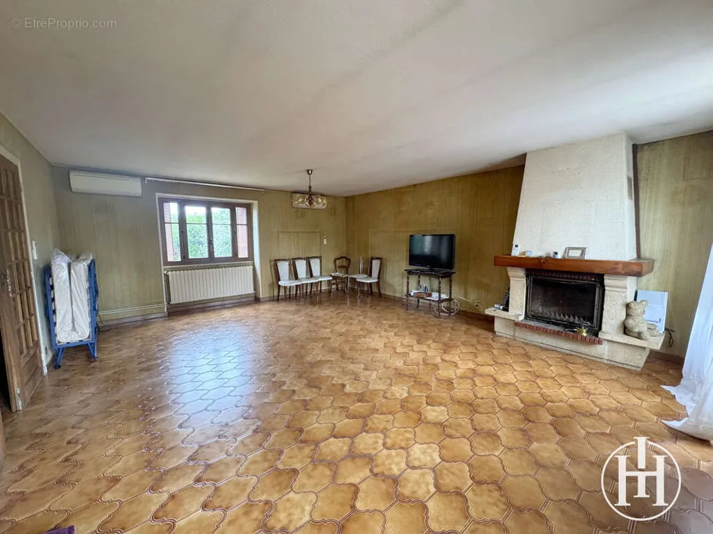 Elutuba - Renovatable House with Garden in La Celle
