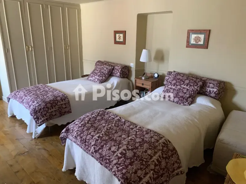 Magamistoad - Spacious House with Mountain Views in Sin
