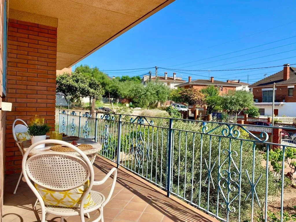 Balkon - Luxury House with Four-Winds Design in Castellbisbal