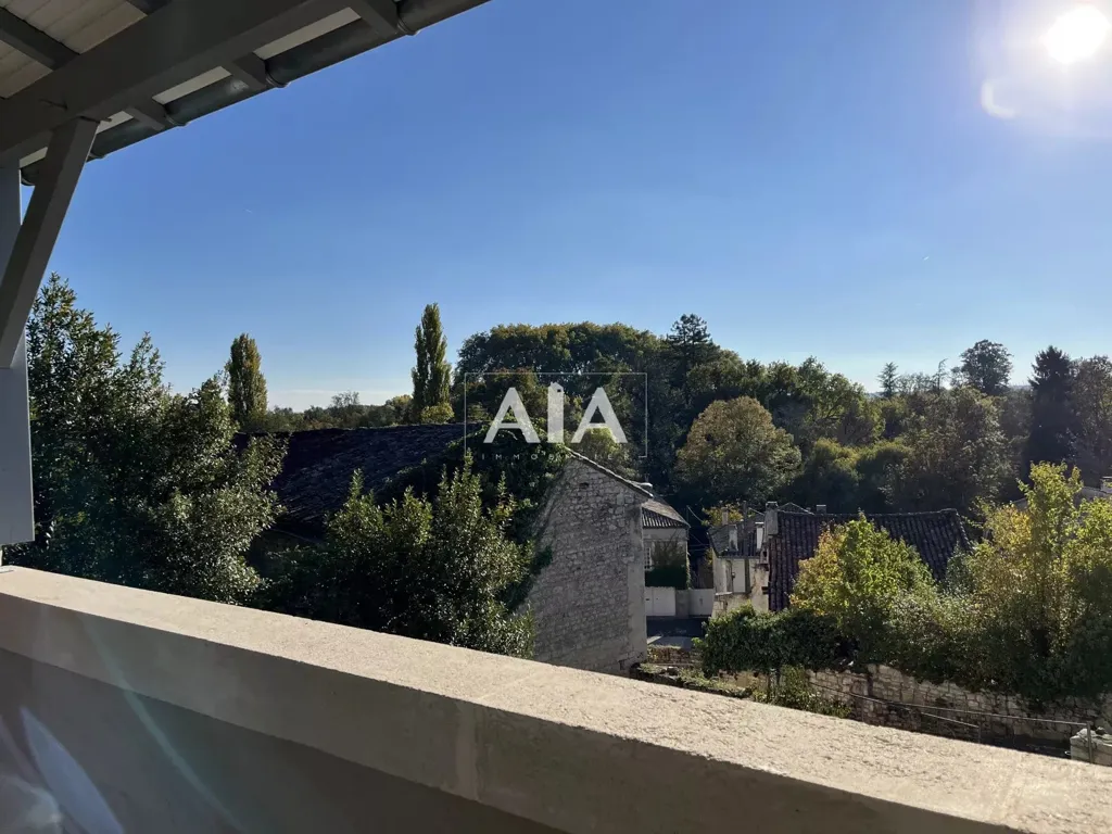 Rõdu - Contemporary House with Panoramic View in Montignac-sur-Charente