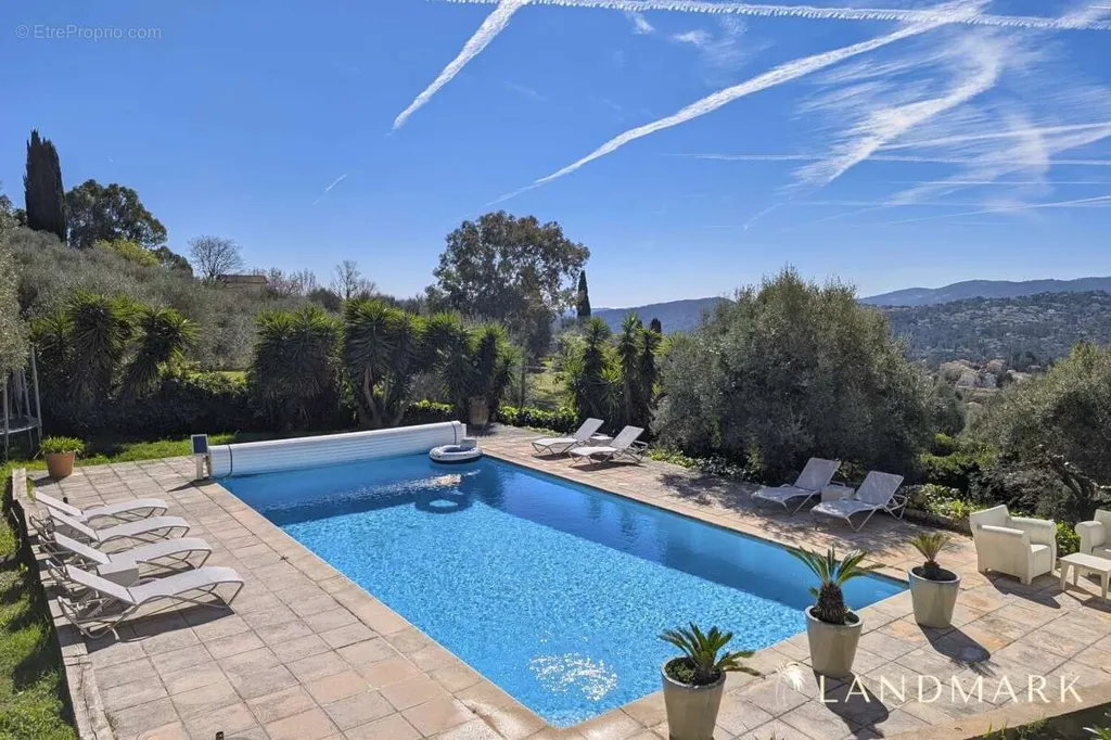 Piscine - Bastide Élégante avec Piscine à Cabris