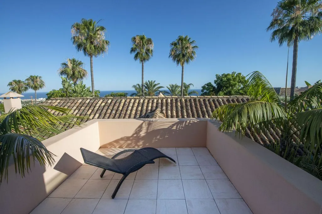Terrasse - Luxury Villa with Infinity Pool in Sierra Blanca