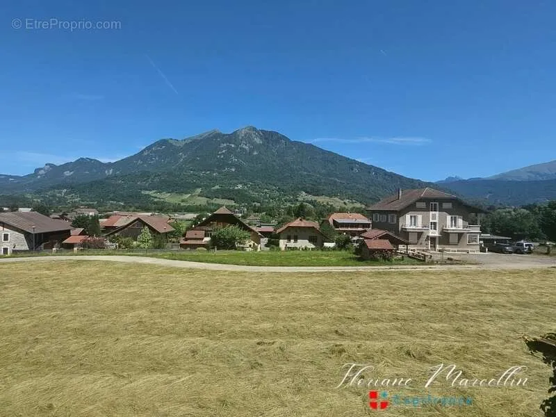 Maison avec Deux Appartements Indépendants à Vougy