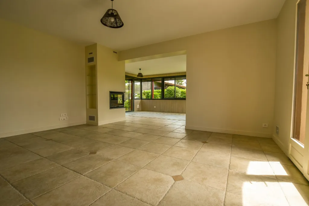Séjour - Villa Rénovée avec Piscine à Biganos